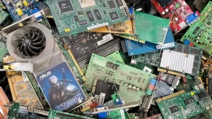 Прогнозують, що ШІ створюватиме до 13 млн тонн електронного сміття на рік. Чому значна частина може припасти на техніку з домівок і офісів?