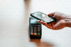 Блокування рахунку виконавцем: які кошти захищені та коли арешт знімають