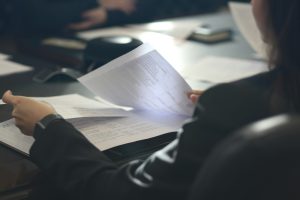 Позов до суду: фактичні обставини, спосіб захисту й належний відповідач