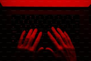 Викрадення грошей через інтернет: банківський платіж і електронні сліди